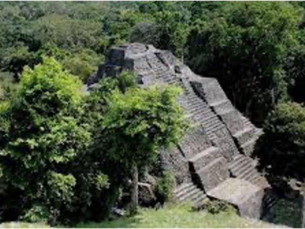 Private Yaxhá Tour – Jungle Temples & Sunset Over The Lake